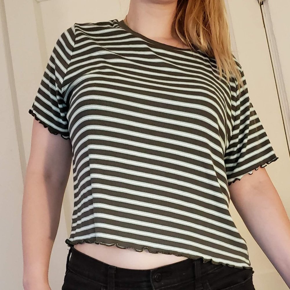 3/$20!! ~ Wild Fable crop tshirt